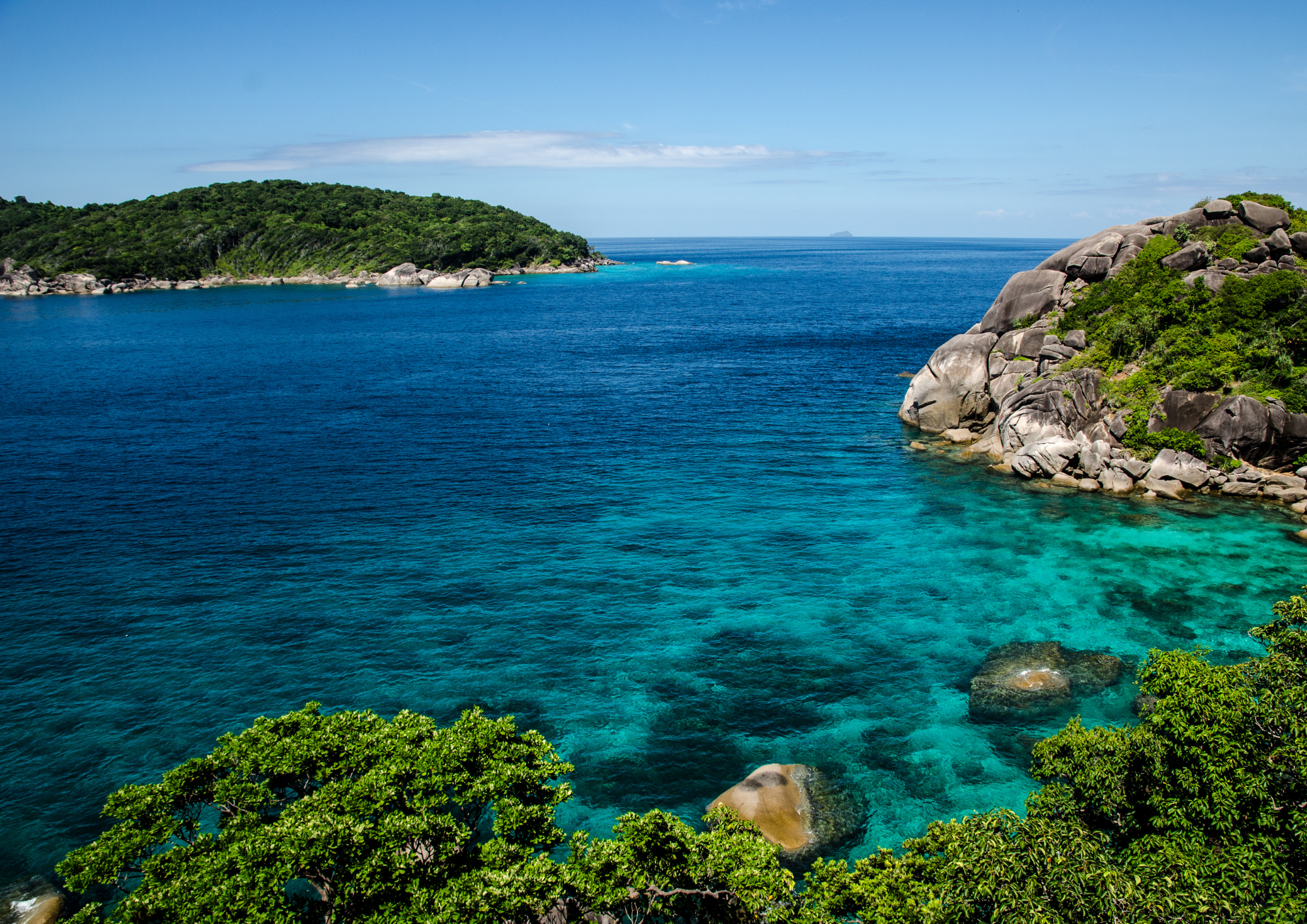 L’archipel des Similan vu du ciel : un décor paradisiaque entouré d’eaux cristallines.