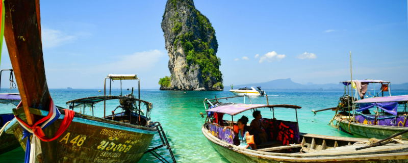 Bateau traditionnel en Thaïlande — destination de plongée en Asie du Sud-Est
