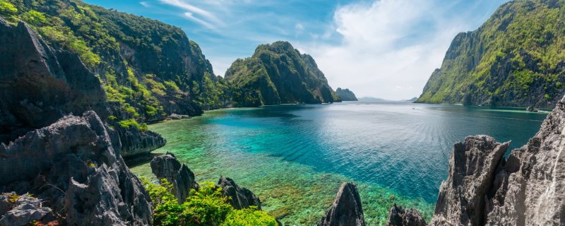 Magnifique baie aux Philippines — plongée en Asie du Sud-Est