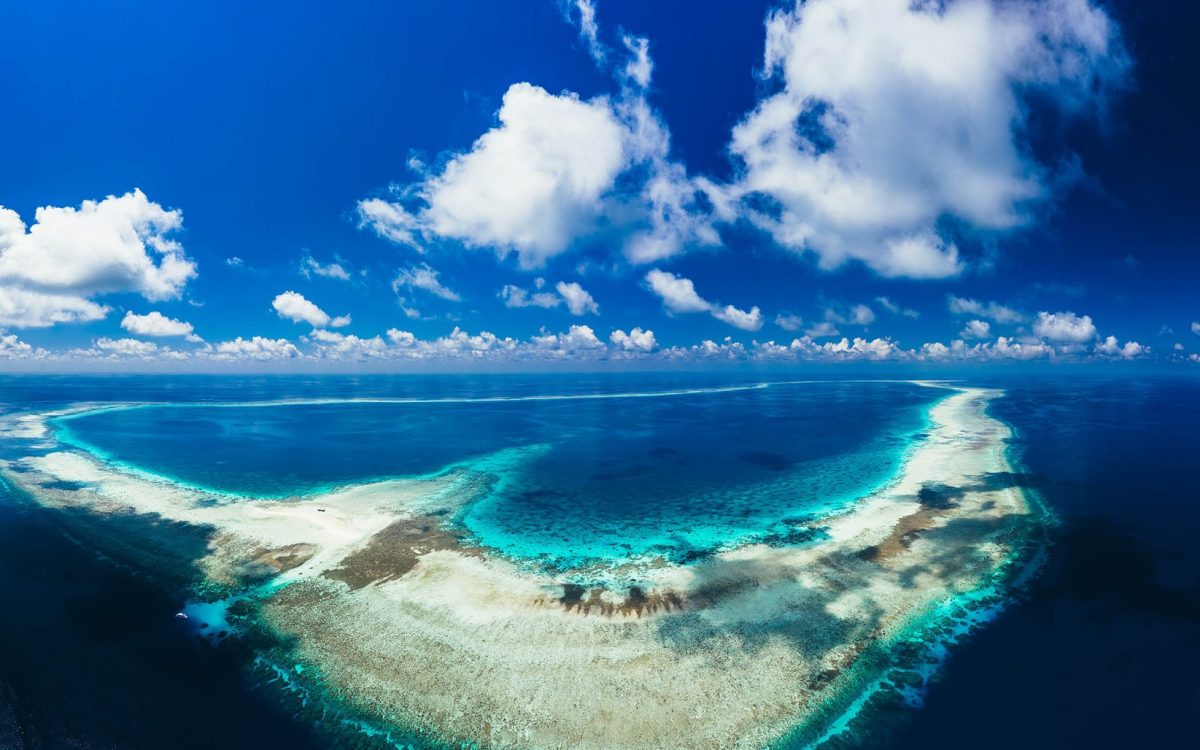 Tubbataha vu du ciel : une réserve marine isolée au cœur de la mer de Sulu.