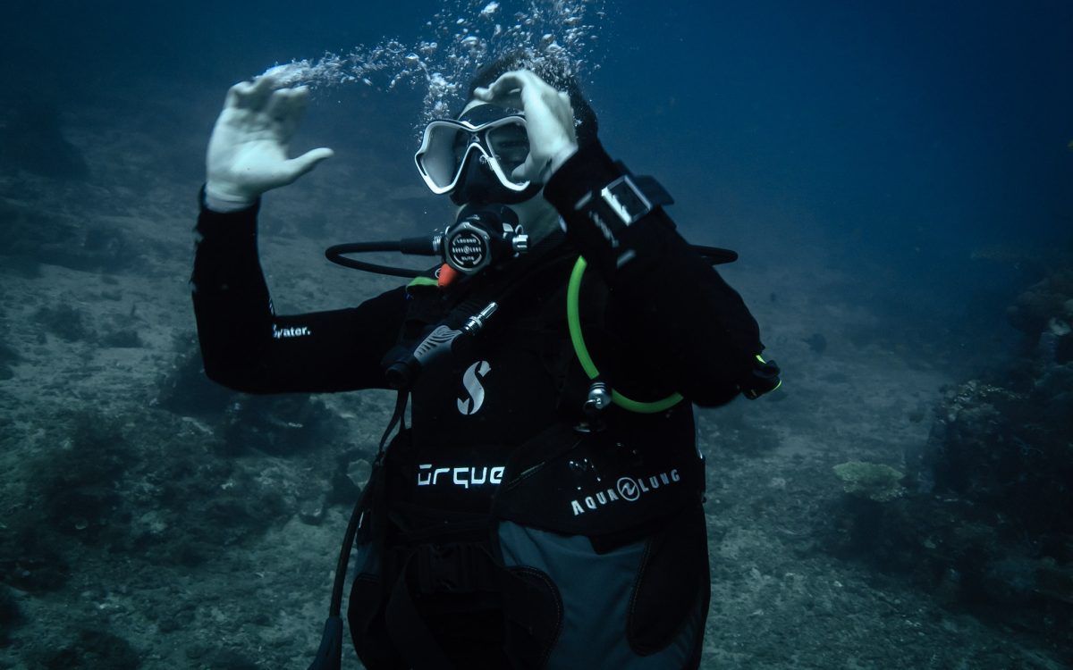 Découverte sous-marine : un plongeur en formation en France